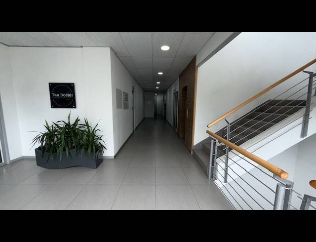 202M² OFFICE TO LET IN GLENWOOD